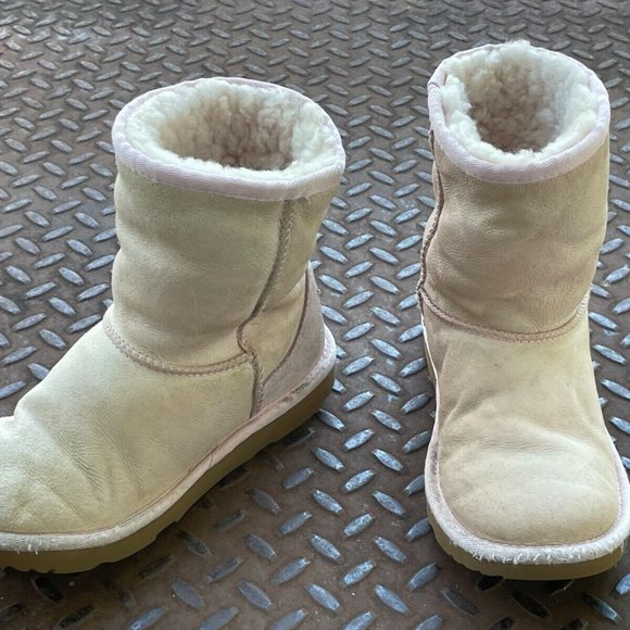 UGG Girl Boot Little Kid & Big Kid Koola Short Boots Size 4US 34EU - Picture 2 of 11